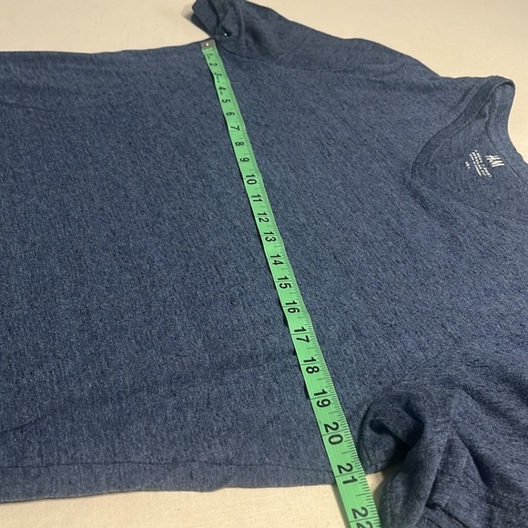 H&M V-Neck Stretch Regular Fit T-Shirt - Picture 6 of 8